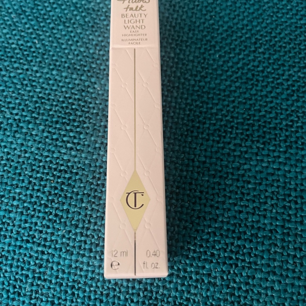 Charlotte Tilbury Beauty Light Wand in White and Gold